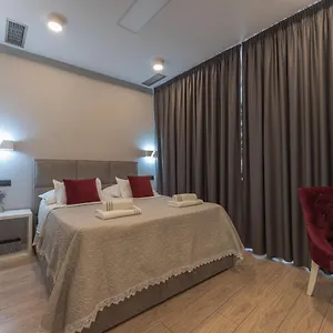 Sky & Sun Luxury With Private Parking In The Garage Bed & Breakfast