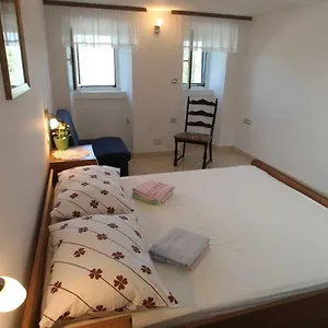 accommodation-lily.primorje-gorskikotar.com/